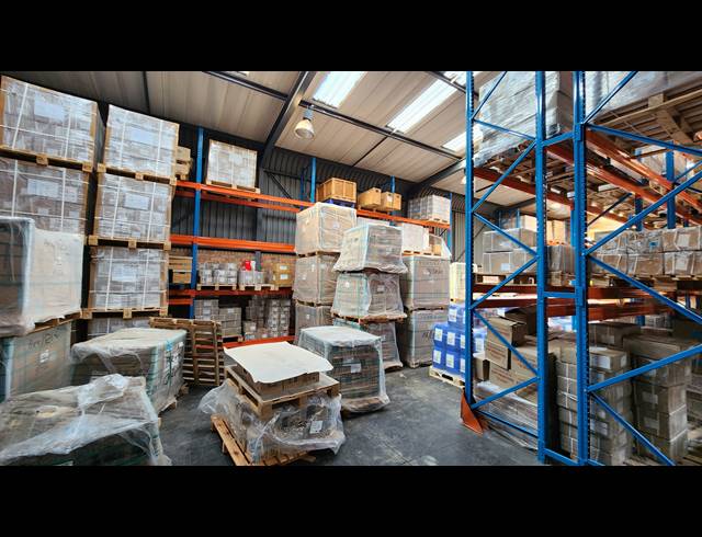 500M² WAREHOUSE TO LET IN SPARTAN